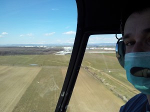 Pe Andrei îl durea gîtul.